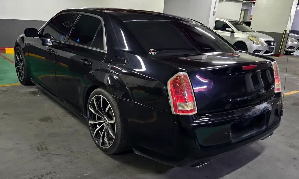 Chrysler 300S 2014 American Specs - Well Maintained - Image 4