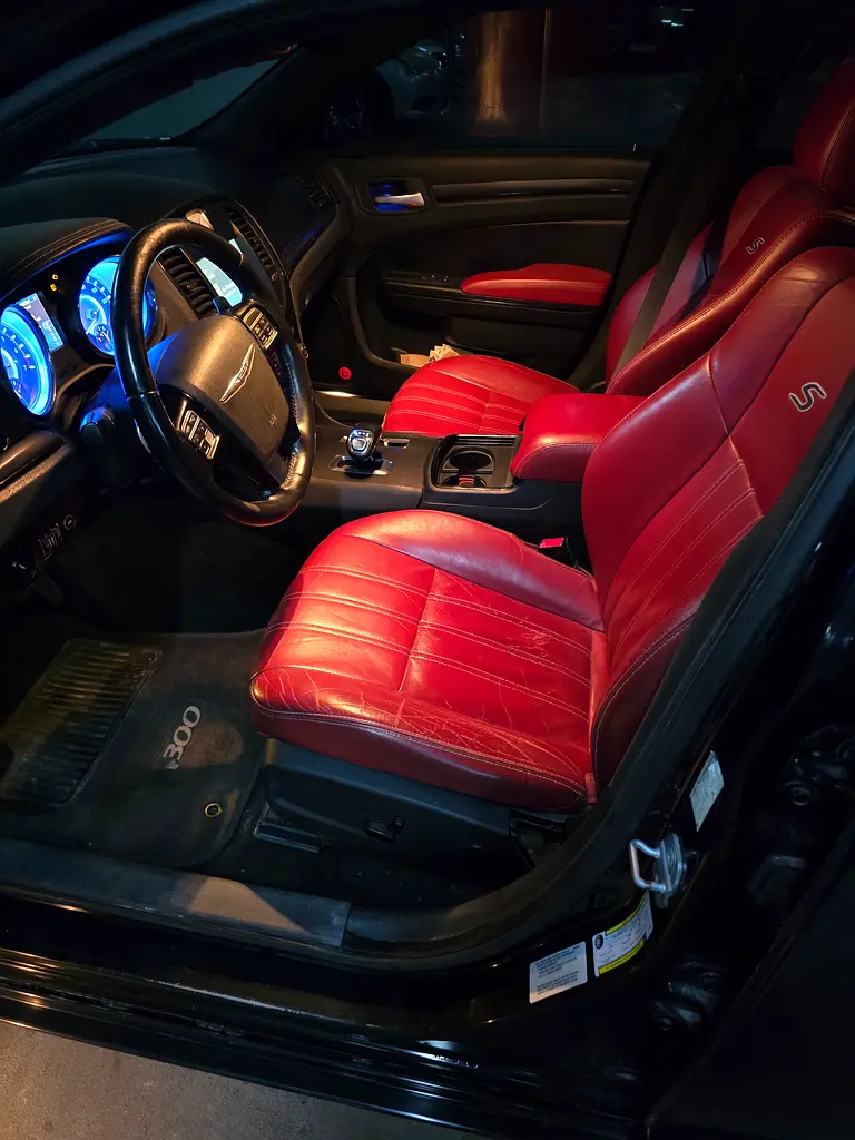 Chrysler 300S 2014 American Specs - Well Maintained - Image 6