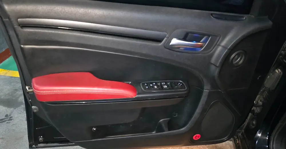 Chrysler 300S 2014 American Specs - Well Maintained - Image 7