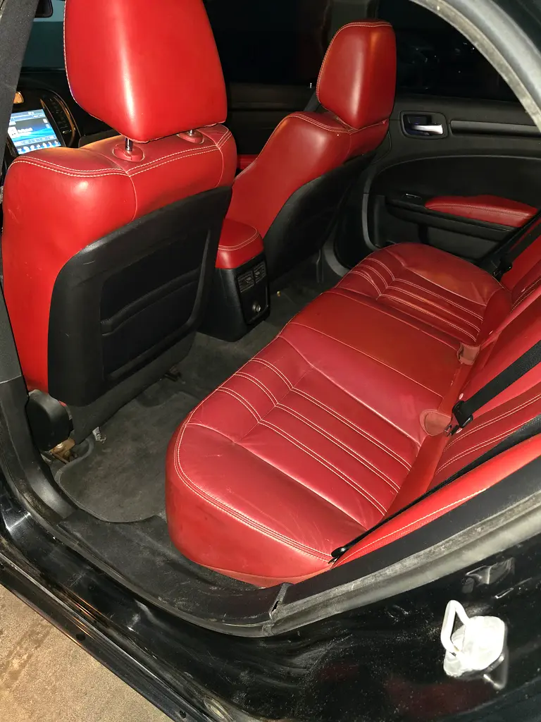 Chrysler 300S 2014 American Specs - Well Maintained - Image 9