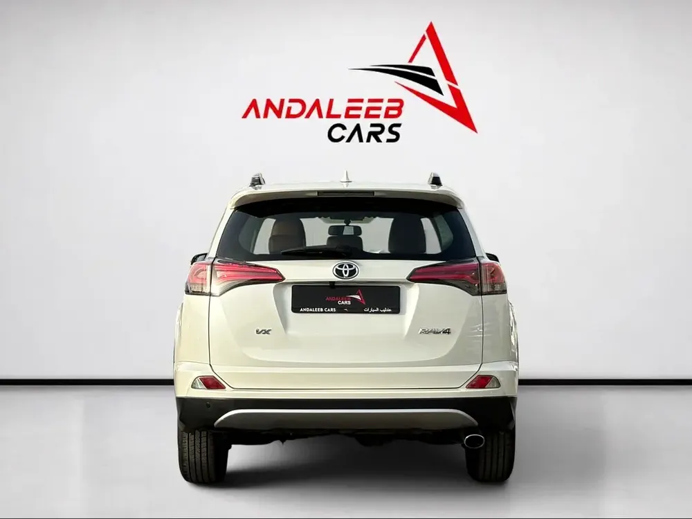 🎉 EID SALE | 1 YEAR FREE WARRANTY | TOYOTA RAV4 VX | 2.5L I4 | 2018 | GCC SPECS - Image 4