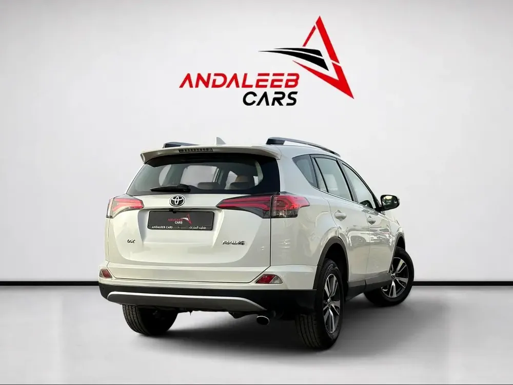🎉 EID SALE | 1 YEAR FREE WARRANTY | TOYOTA RAV4 VX | 2.5L I4 | 2018 | GCC SPECS - Image 5