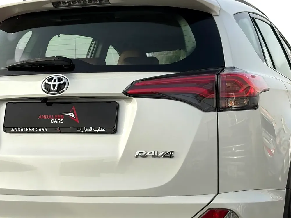 🎉 EID SALE | 1 YEAR FREE WARRANTY | TOYOTA RAV4 VX | 2.5L I4 | 2018 | GCC SPECS - Image 8