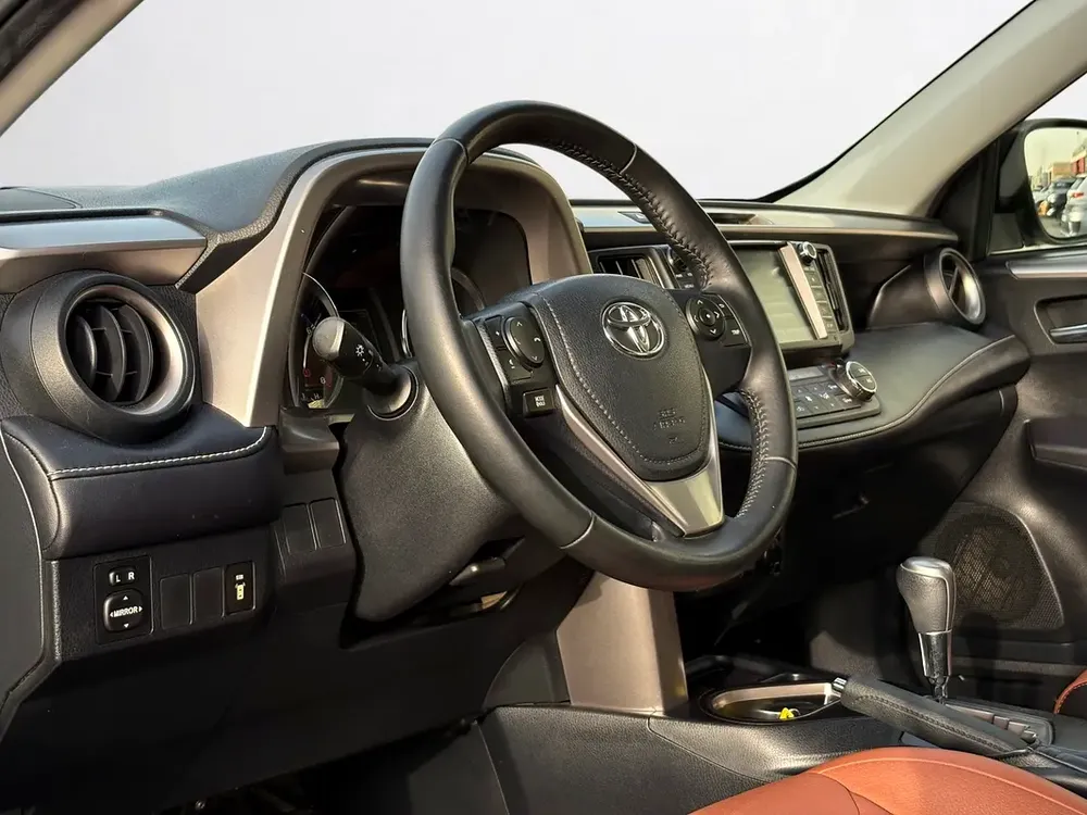 🎉 EID SALE | 1 YEAR FREE WARRANTY | TOYOTA RAV4 VX | 2.5L I4 | 2018 | GCC SPECS - Image 9