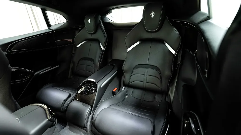 FULL OPTION | EXCELLENT CONDITION | LOW MILEAGE | ACCIDENT-FREE | HIGH CARBON CONFIGURATION | - Image 18