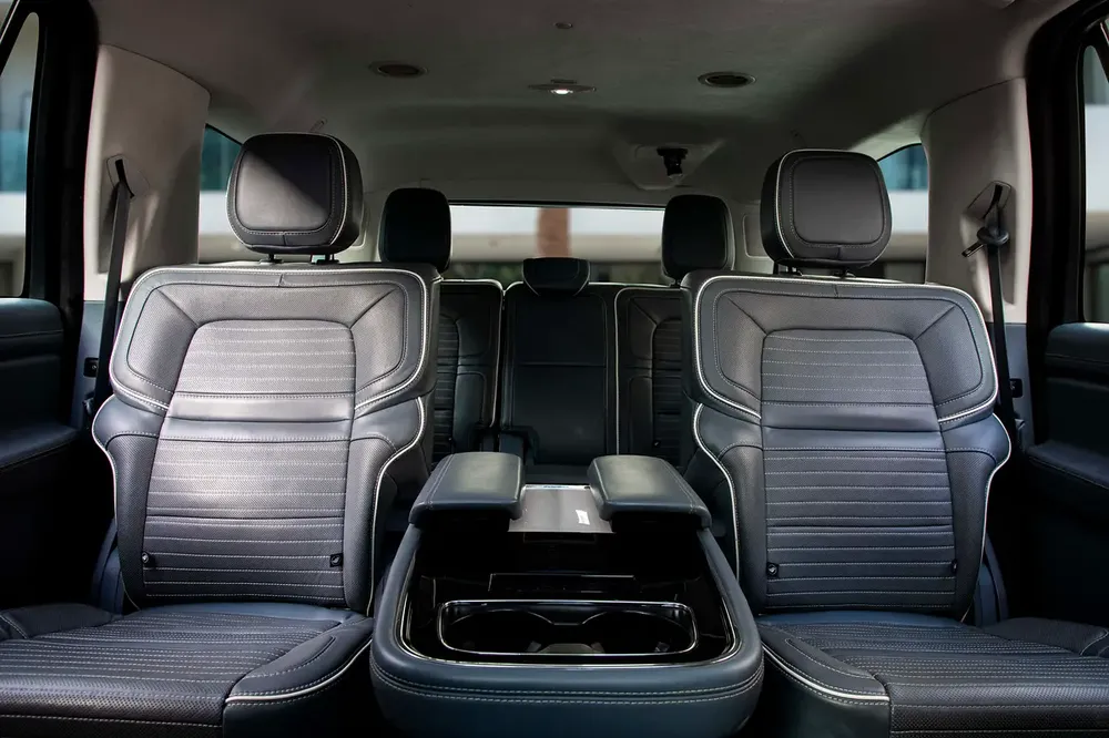 5,249 P.M | Navigator Presidential | 0% Downpayment | Amazing Condition! - Image 14