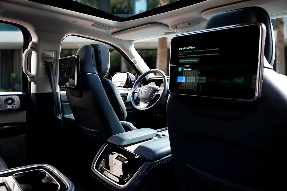 5,249 P.M | Navigator Presidential | 0% Downpayment | Amazing Condition! - Image 15