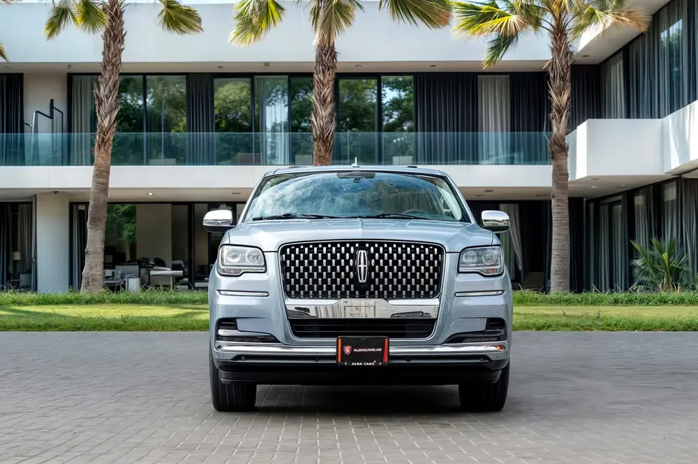 5,249 P.M | Navigator Presidential | 0% Downpayment | Amazing Condition! - Image 4