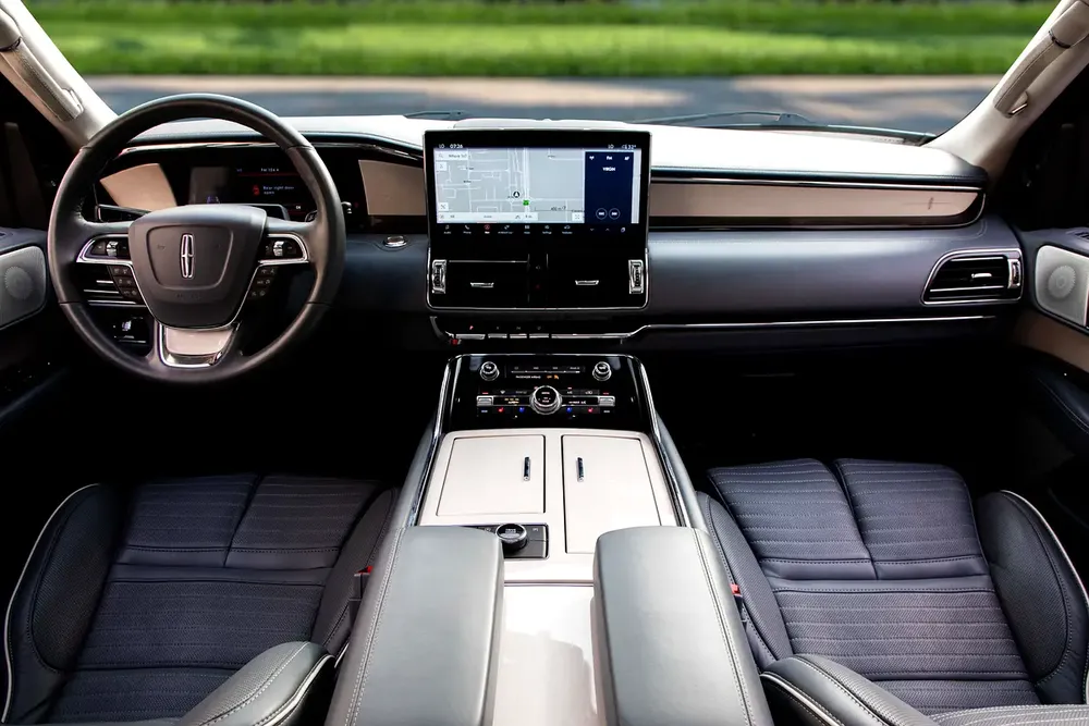 5,249 P.M | Navigator Presidential | 0% Downpayment | Amazing Condition! - Image 8