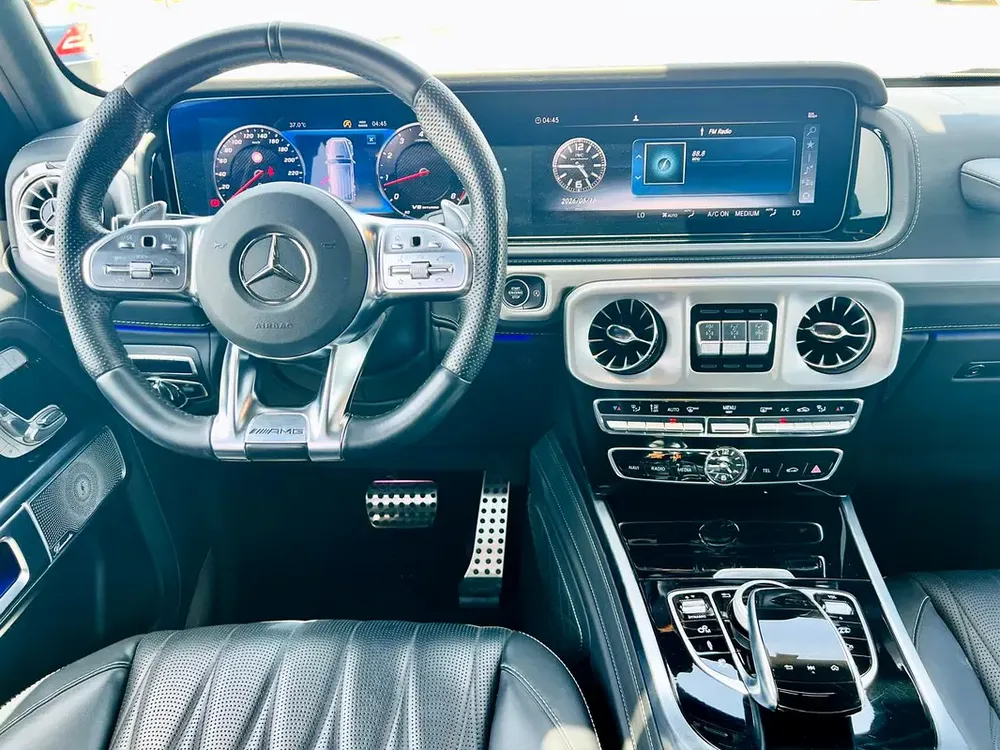 2022 - BENZ G63 AMG  - SUPER CLEAN - LIKE NEW - ONLY 32,000 KM - Image 13