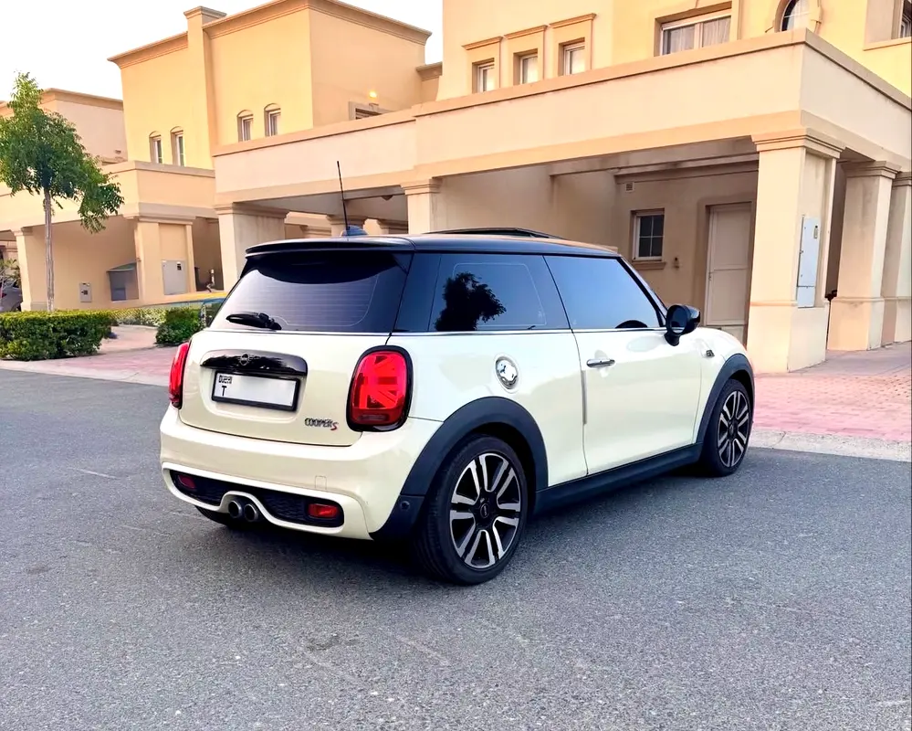 MINI Cooper S JCW 2021 | GCC Specs | Low Mileage | Full Service History - Image 4