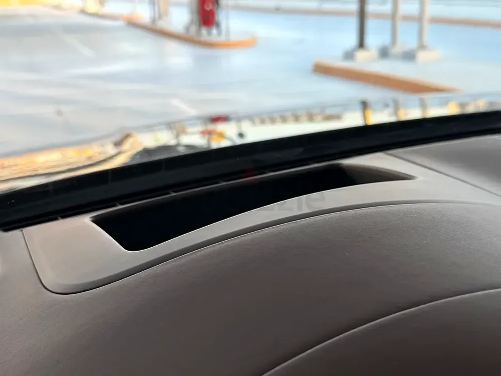 Porsche Cayenne E-Hybrid/GCC/Warranty - Image 12
