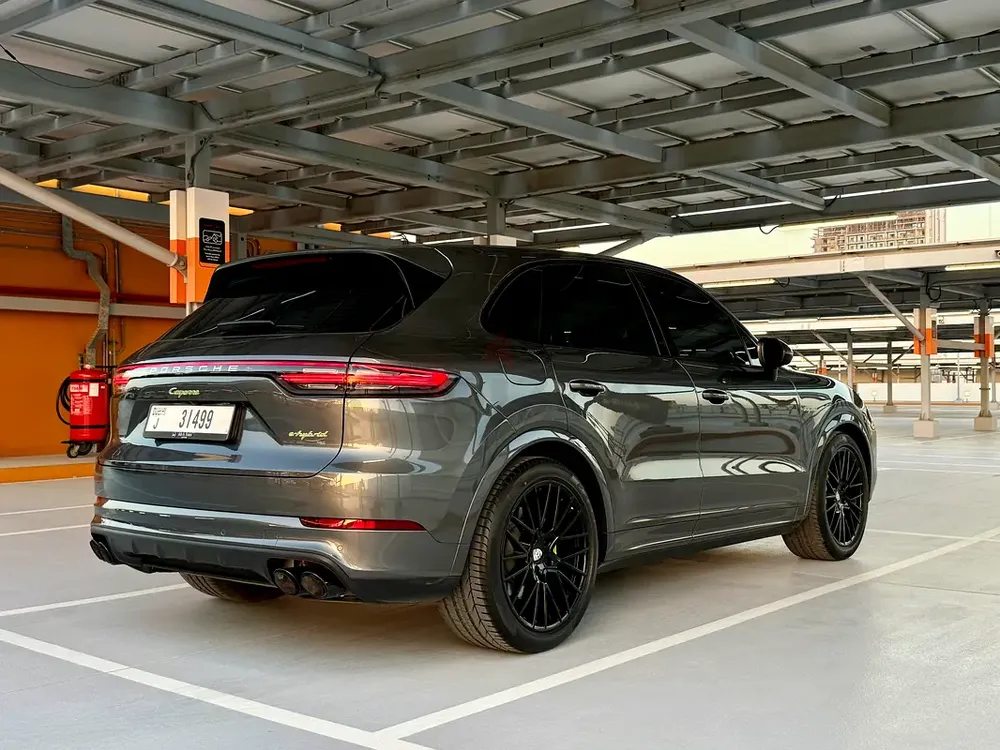 Porsche Cayenne E-Hybrid/GCC/Warranty - Image 4
