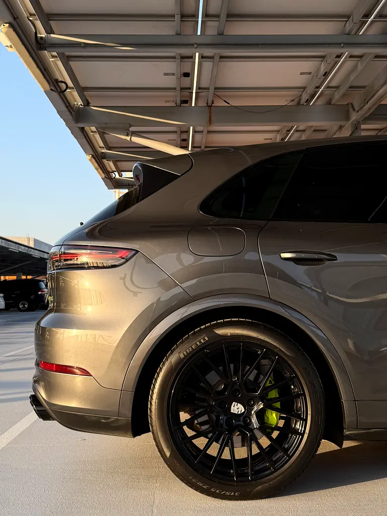 Porsche Cayenne E-Hybrid/GCC/Warranty - Image 7
