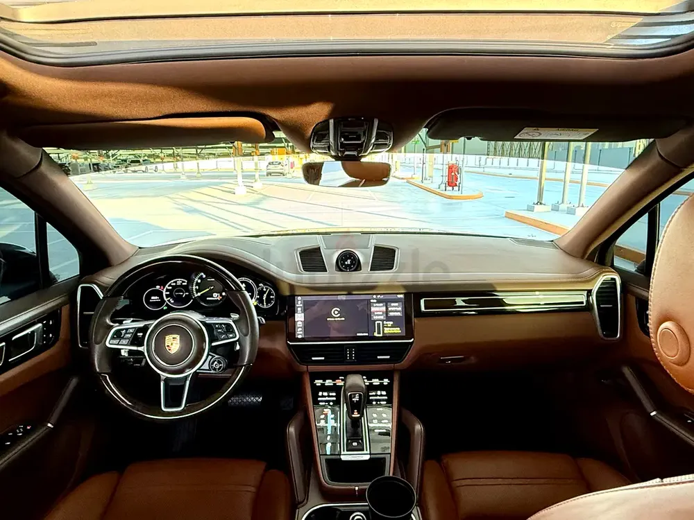 Porsche Cayenne E-Hybrid/GCC/Warranty - Image 8