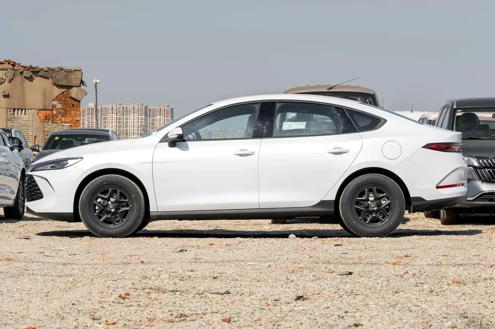 BYD Qin Plus 2025 Chinese Specs - Brand New EV/Hybrid Luxury - Image 4