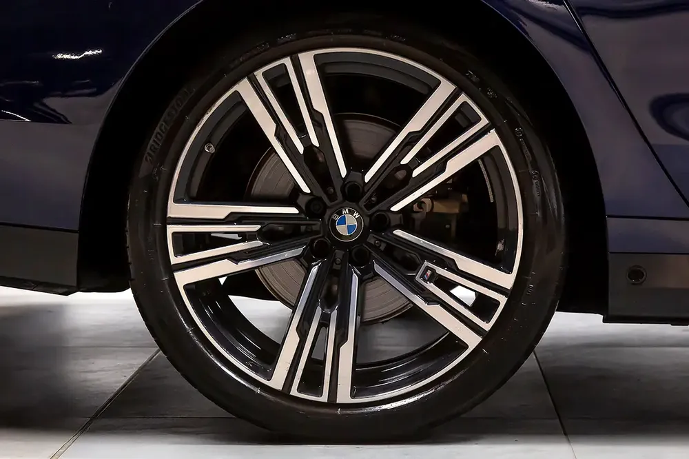 BMW 735i M Sport Individual (REF NO# 146888) - Image 7
