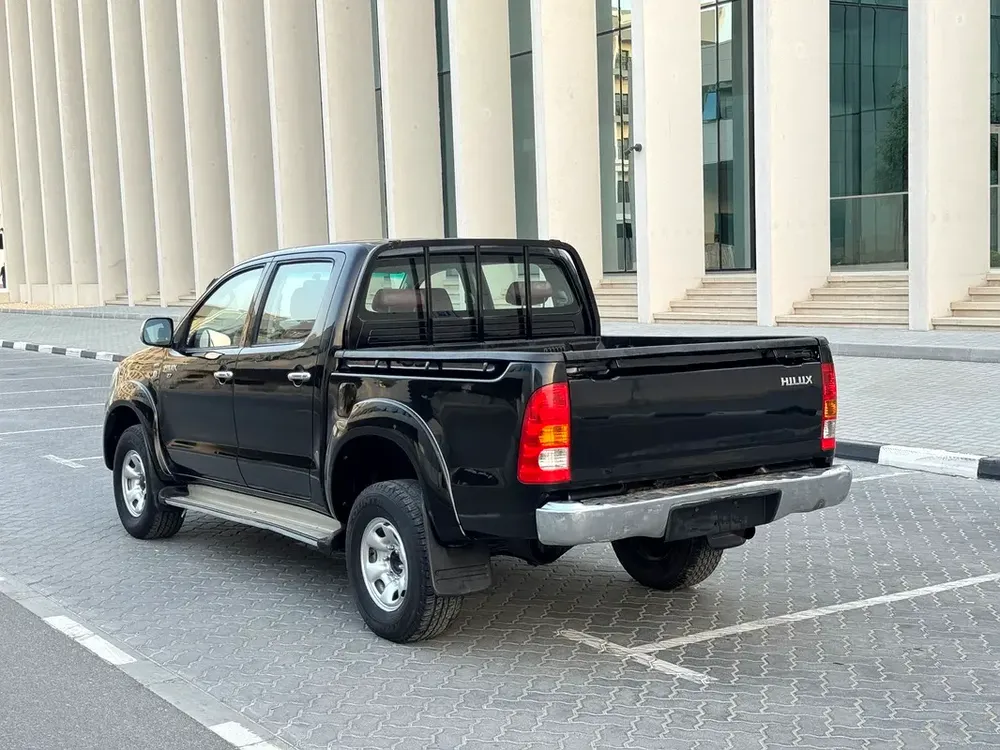 Toyota Hilux 2010 Automatic Transmission 4x4 Double Cab GCC - Image 4