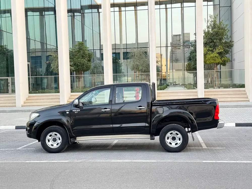 Toyota Hilux 2010 Automatic Transmission 4x4 Double Cab GCC - Image 6