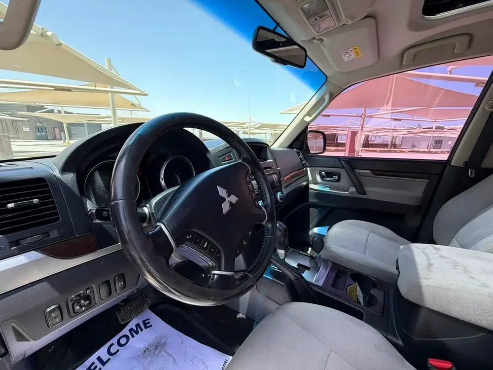 Mitsubishi Pajero GLS 2014 GCC Specs - Pristine Condition - No accidents - Image 12