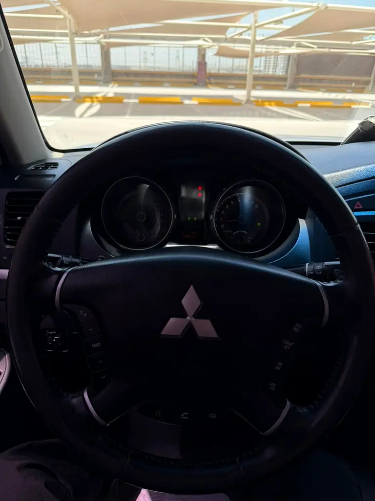 Mitsubishi Pajero GLS 2014 GCC Specs - Pristine Condition - No accidents - Image 15