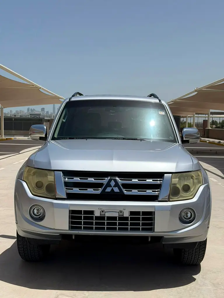 Mitsubishi Pajero GLS 2014 GCC Specs - Pristine Condition - No accidents - Image 5