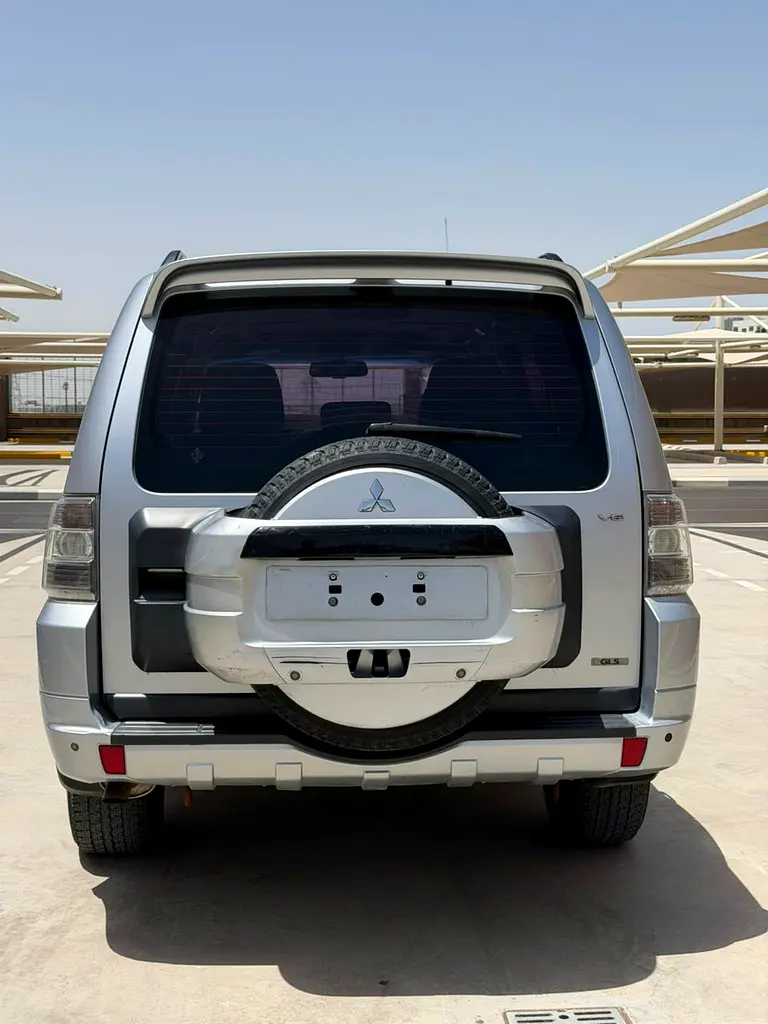 Mitsubishi Pajero GLS 2014 GCC Specs - Pristine Condition - No accidents - Image 6