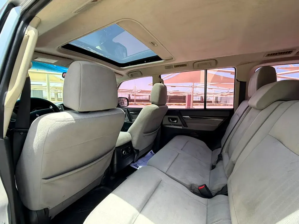 Mitsubishi Pajero GLS 2014 GCC Specs - Pristine Condition - No accidents - Image 8