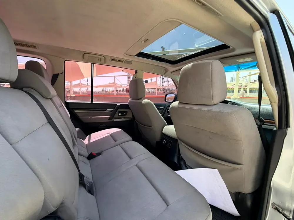 Mitsubishi Pajero GLS 2014 GCC Specs - Pristine Condition - No accidents - Image 9