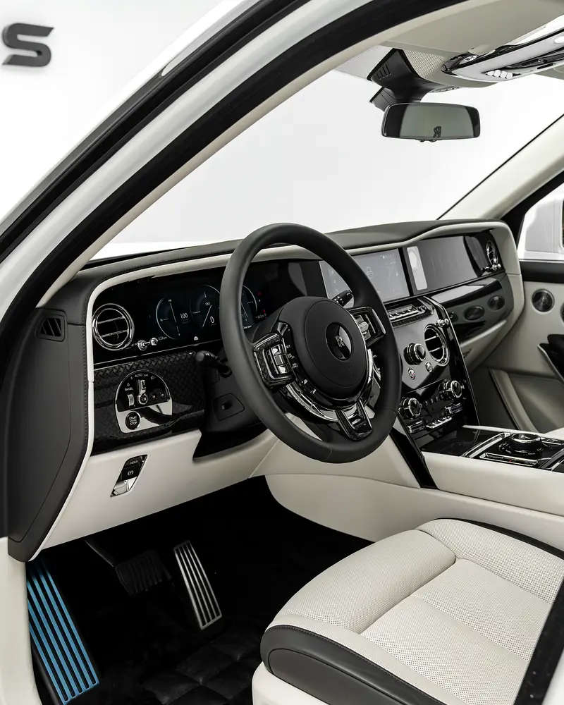 2025 Rolls-Royce Cullinan Black Badge - Image 10