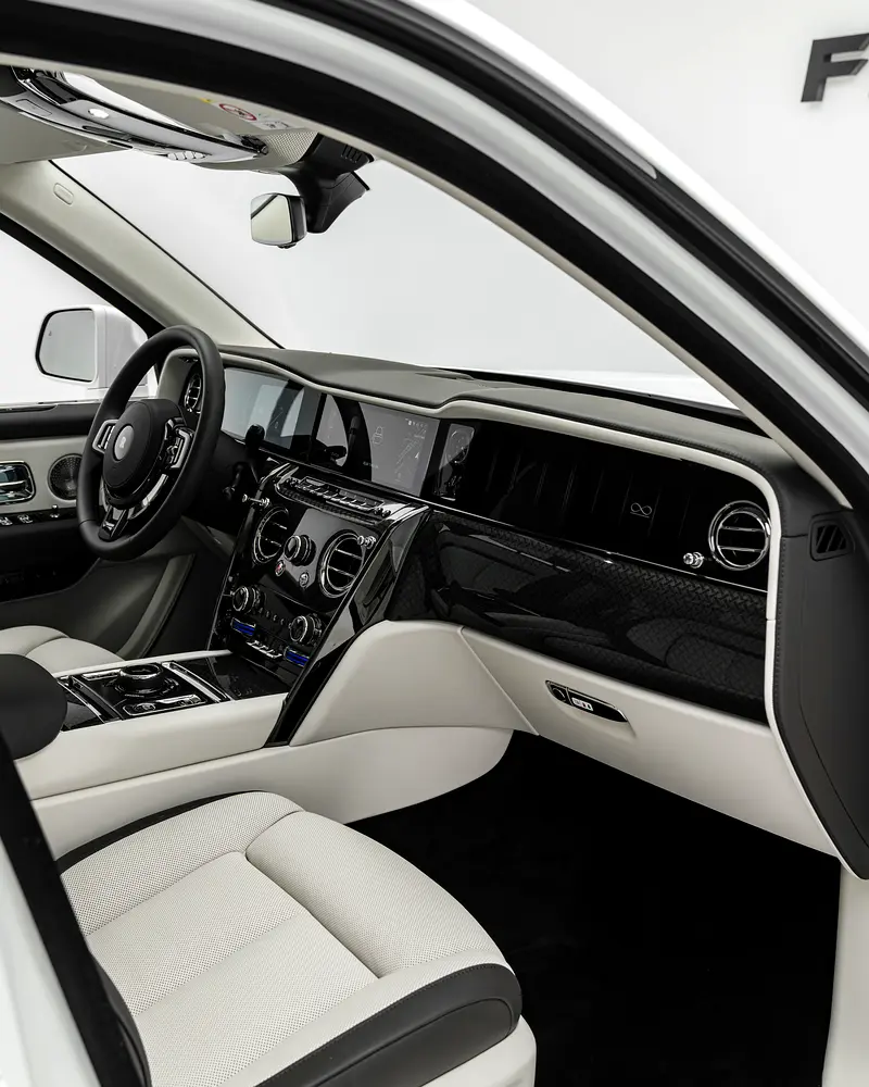 2025 Rolls-Royce Cullinan Black Badge - Image 11