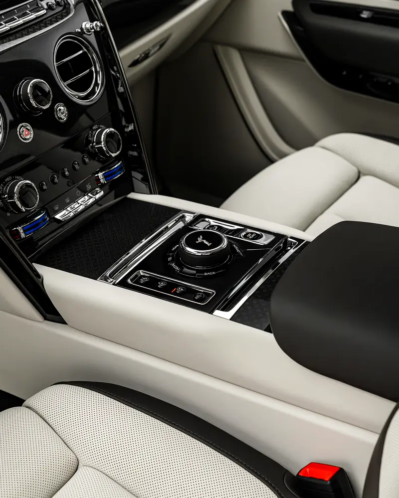2025 Rolls-Royce Cullinan Black Badge - Image 12