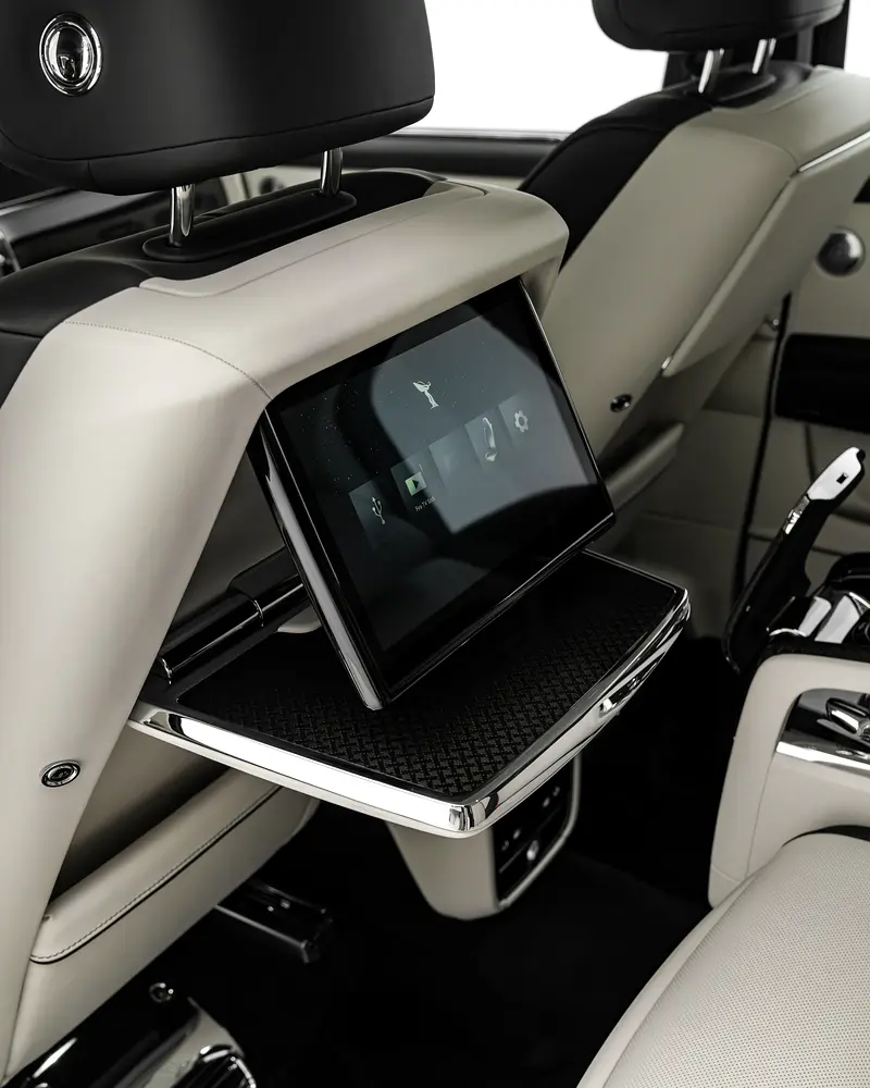 2025 Rolls-Royce Cullinan Black Badge - Image 18