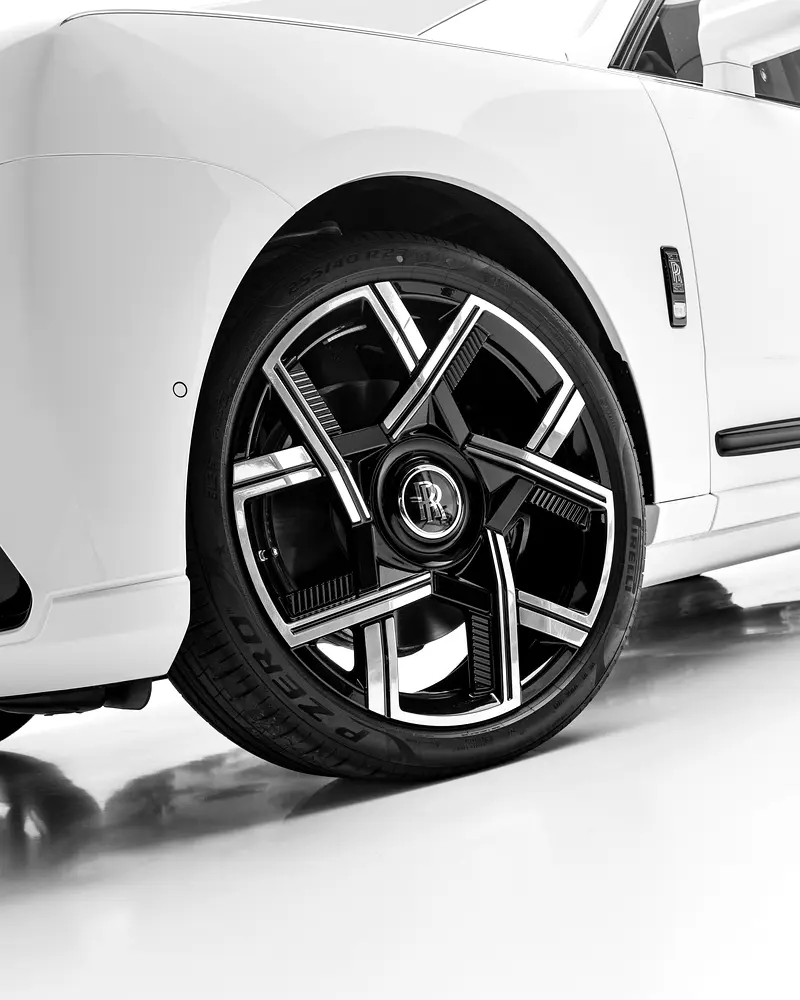 2025 Rolls-Royce Cullinan Black Badge - Image 5