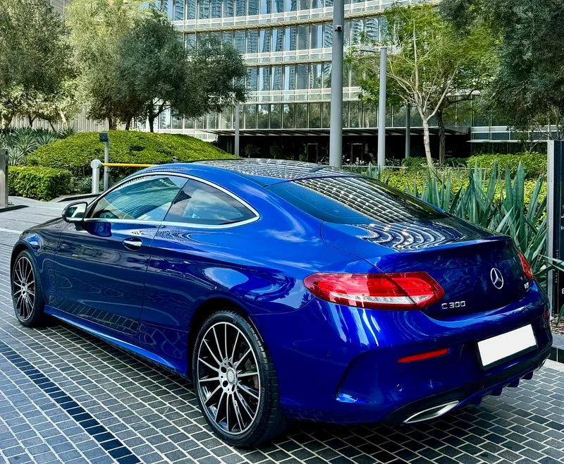 MERCEDES PEPSI C300 COUPE / GCC / FULLY LOADED / SPACIOUS AND DEPENDABLE VEHICLE / FREE ACCIDENTS - Image 10