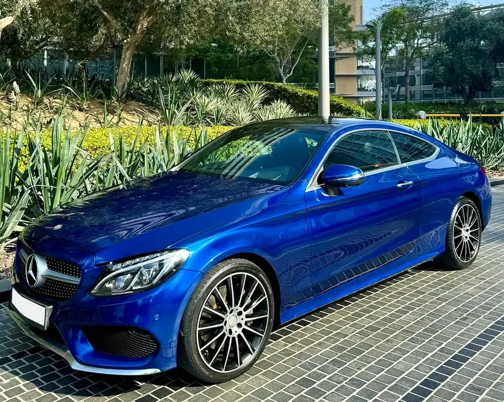 MERCEDES PEPSI C300 COUPE / GCC / FULLY LOADED / SPACIOUS AND DEPENDABLE VEHICLE / FREE ACCIDENTS - Image 12