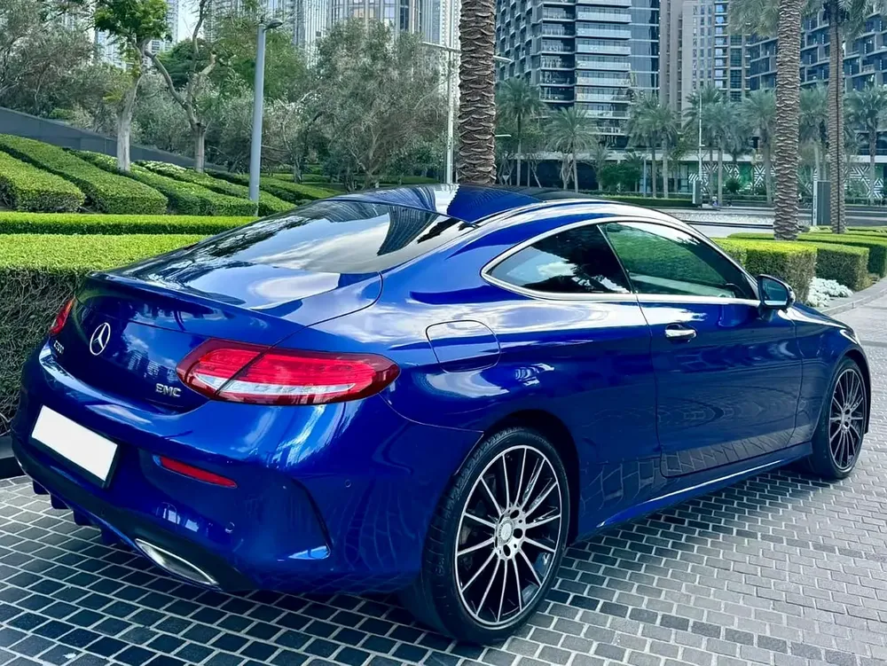 MERCEDES PEPSI C300 COUPE / GCC / FULLY LOADED / SPACIOUS AND DEPENDABLE VEHICLE / FREE ACCIDENTS - Image 13