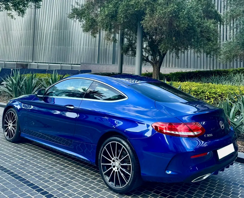 MERCEDES PEPSI C300 COUPE / GCC / FULLY LOADED / SPACIOUS AND DEPENDABLE VEHICLE / FREE ACCIDENTS - Image 14