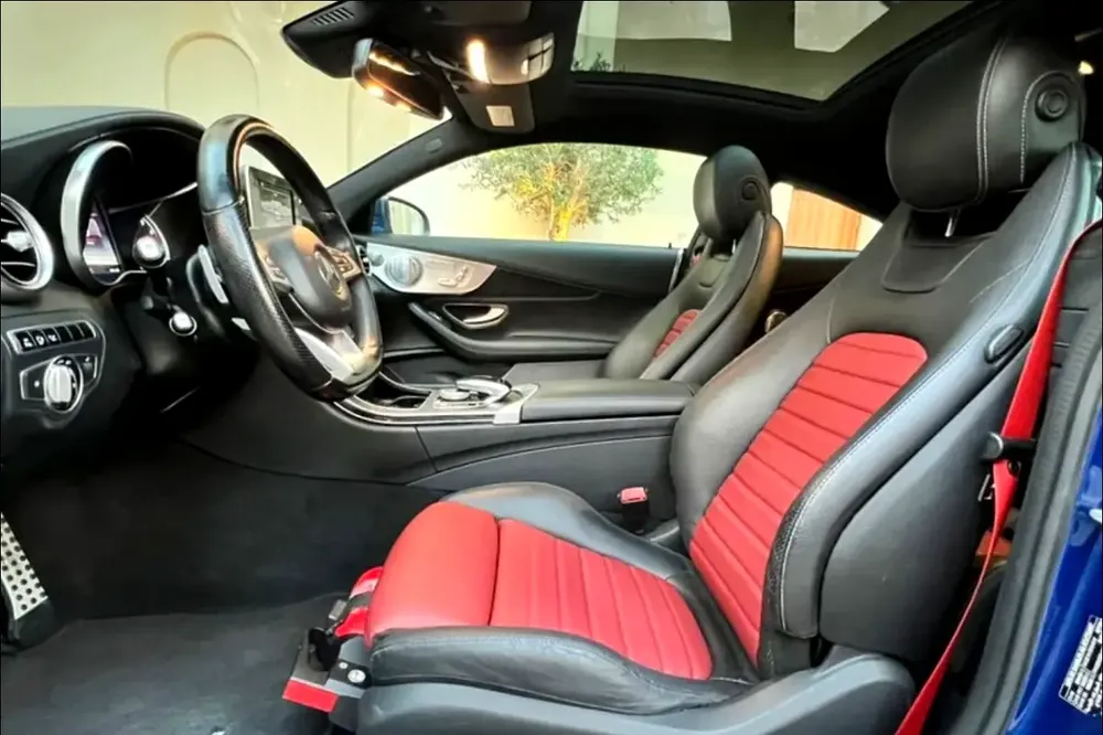 MERCEDES PEPSI C300 COUPE / GCC / FULLY LOADED / SPACIOUS AND DEPENDABLE VEHICLE / FREE ACCIDENTS - Image 16
