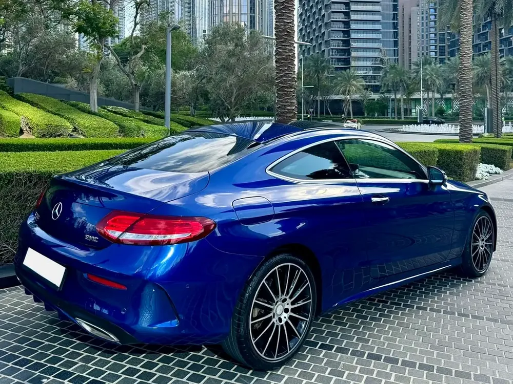 MERCEDES PEPSI C300 COUPE / GCC / FULLY LOADED / SPACIOUS AND DEPENDABLE VEHICLE / FREE ACCIDENTS - Image 4