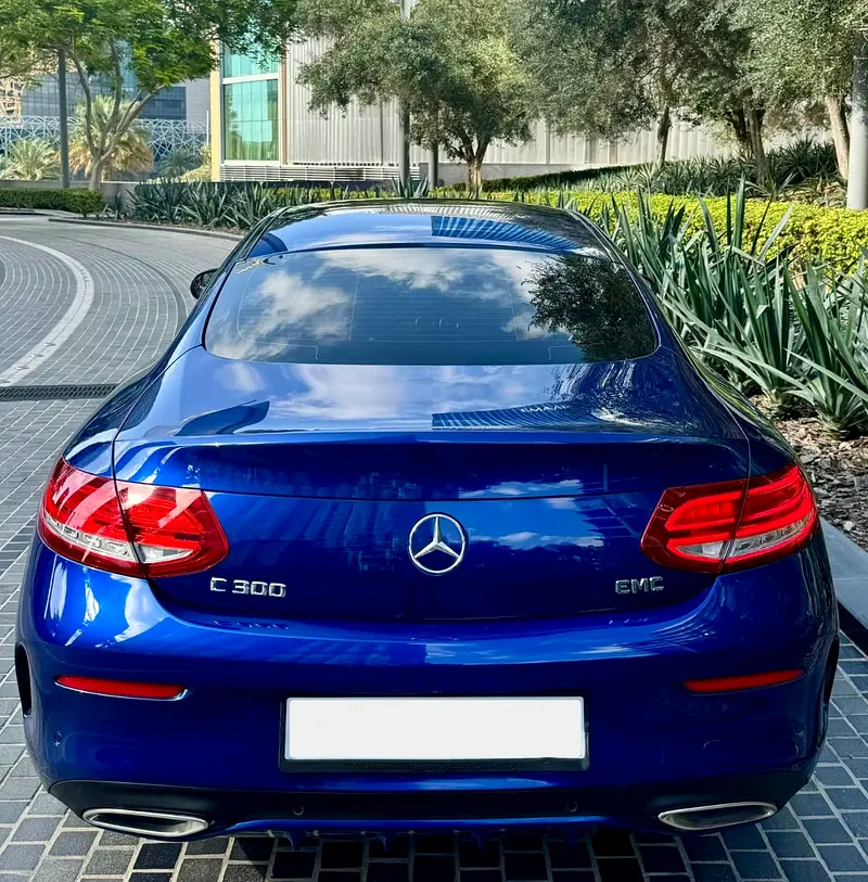MERCEDES PEPSI C300 COUPE / GCC / FULLY LOADED / SPACIOUS AND DEPENDABLE VEHICLE / FREE ACCIDENTS - Image 6
