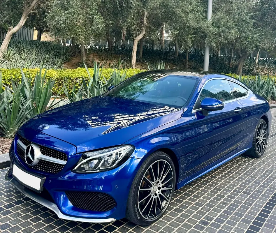 MERCEDES PEPSI C300 COUPE / GCC / FULLY LOADED / SPACIOUS AND DEPENDABLE VEHICLE / FREE ACCIDENTS - Image 7
