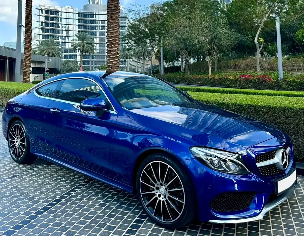 MERCEDES PEPSI C300 COUPE / GCC / FULLY LOADED / SPACIOUS AND DEPENDABLE VEHICLE / FREE ACCIDENTS - Image 9