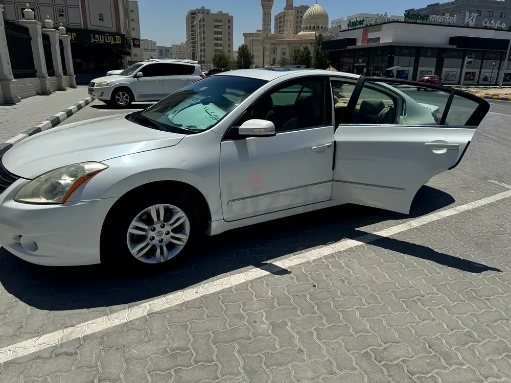 2010 Nissan Altima 2.5S Full Option | Family Used | Well Maintained | Accident Free - Image 4