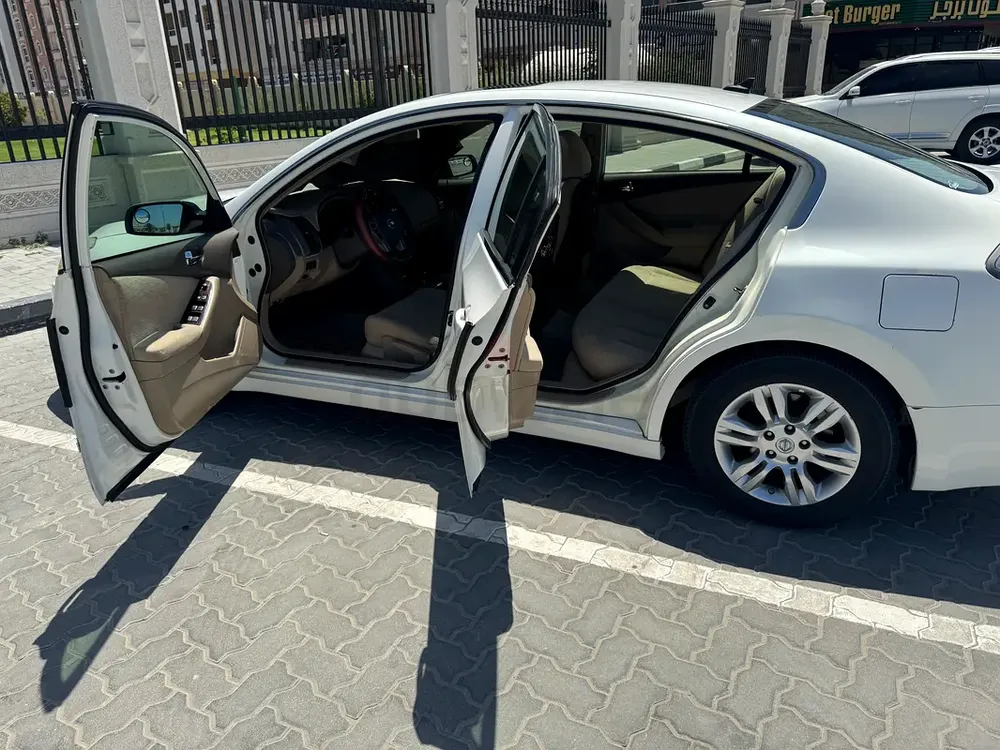 2010 Nissan Altima 2.5S Full Option | Family Used | Well Maintained | Accident Free - Image 5