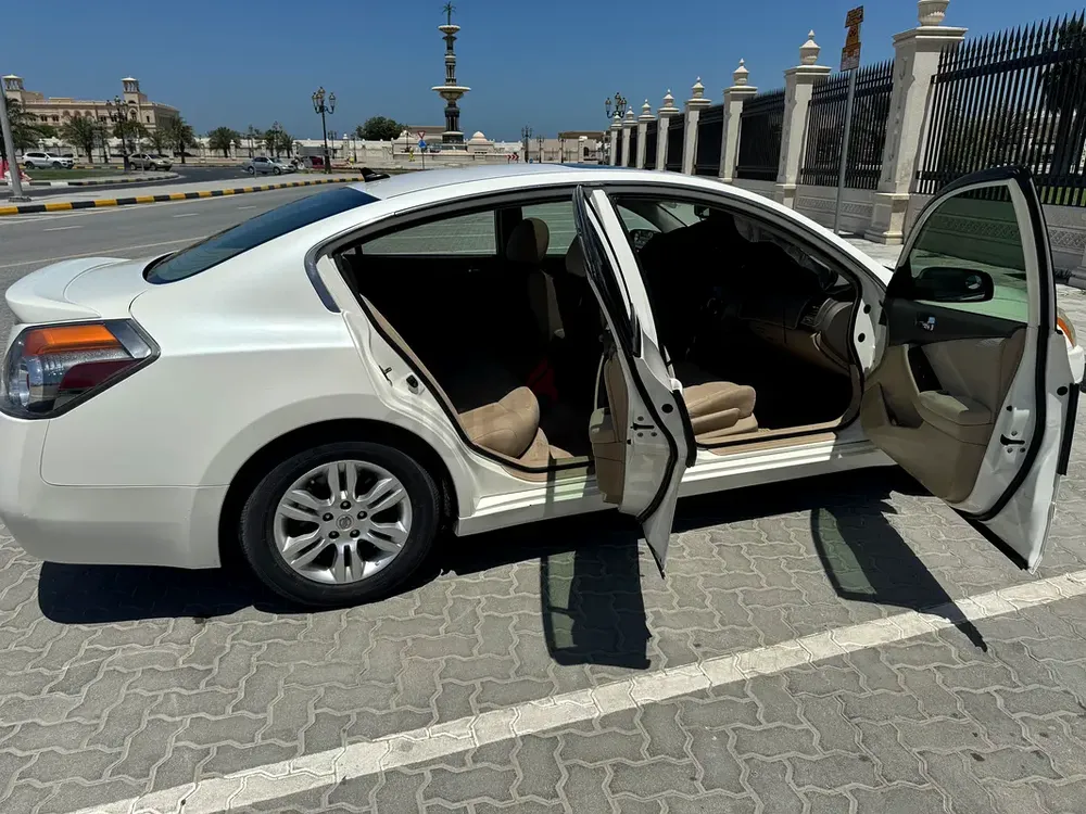 2010 Nissan Altima 2.5S Full Option | Family Used | Well Maintained | Accident Free - Image 6
