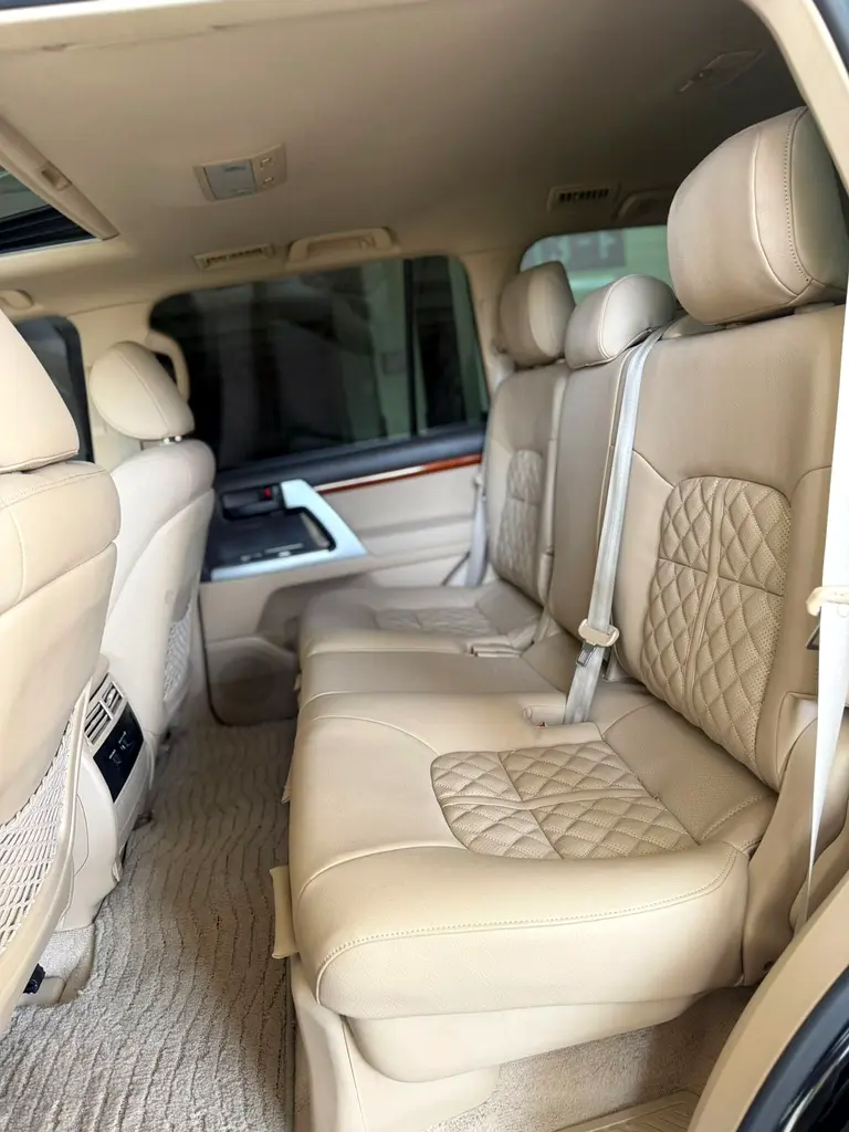 Toyota Land Cruiser GXR 2015 - GCC Specs - Perfect Condition - Image 13