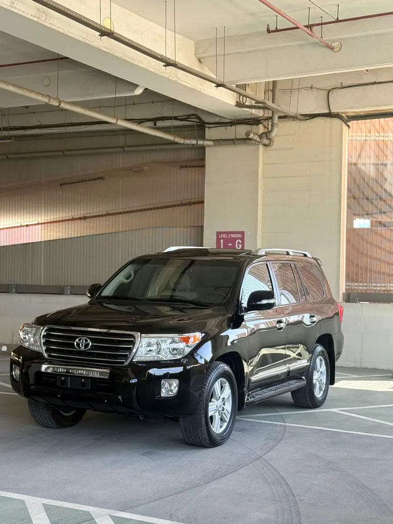 Toyota Land Cruiser GXR 2015 - GCC Specs - Perfect Condition - Image 4