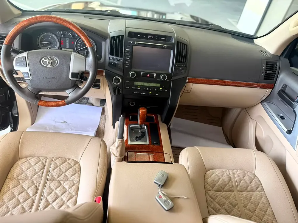 Toyota Land Cruiser GXR 2015 - GCC Specs - Perfect Condition - Image 8