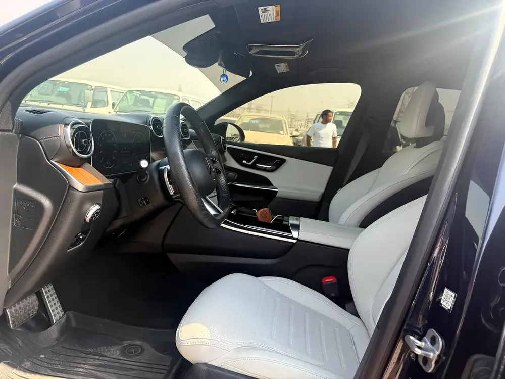 Mercedes GLC300 4MATIC 2023 American specs - Image 10